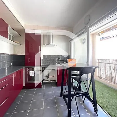 P2 - Centre Apartment *